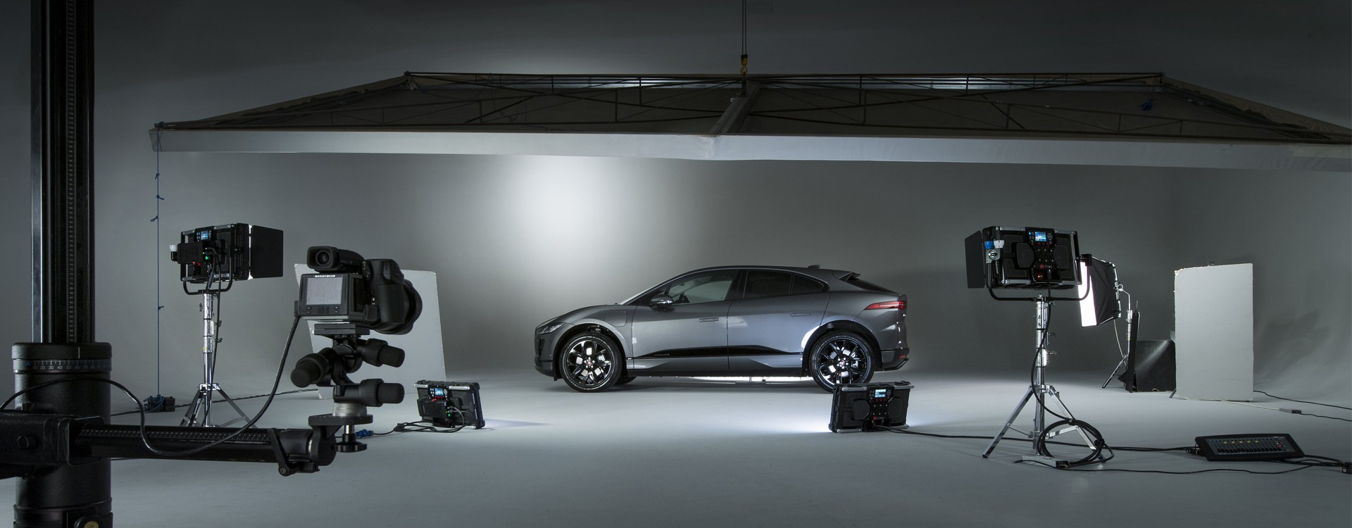 L'art de la photographie automobile avec Tim Wallace et le Rotolight Titan X2